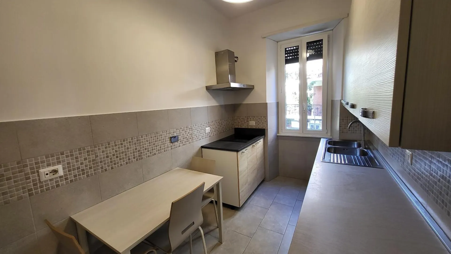 Apartment Dream House Re Di Roma - 50Mt To Metro Station, Central Position, 4Pax, 2Bdr