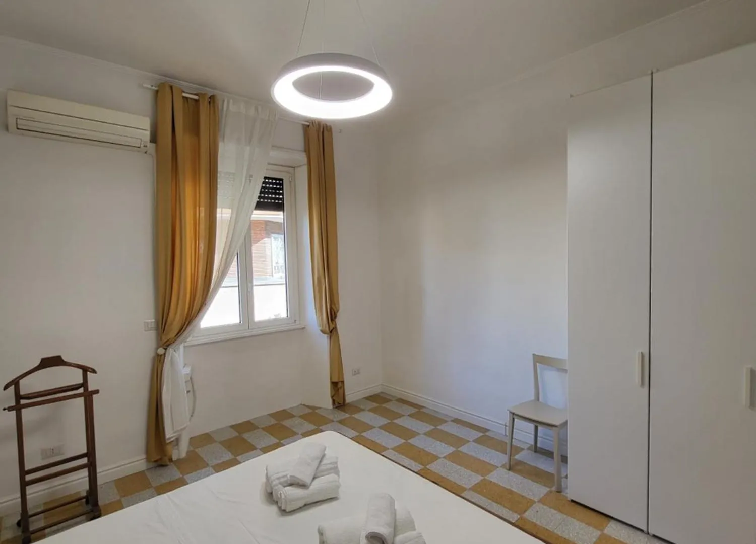 Apartment Dream House Re Di Roma - 50Mt To Metro Station, Central Position, 4Pax, 2Bdr