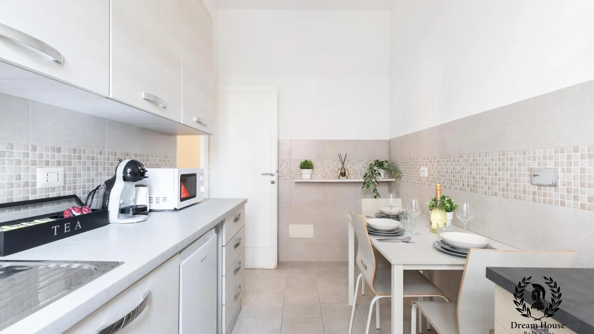 Dream House Re Di Roma - 50Mt To Metro Station, Central Position, 4Pax, 2Bdr Rome