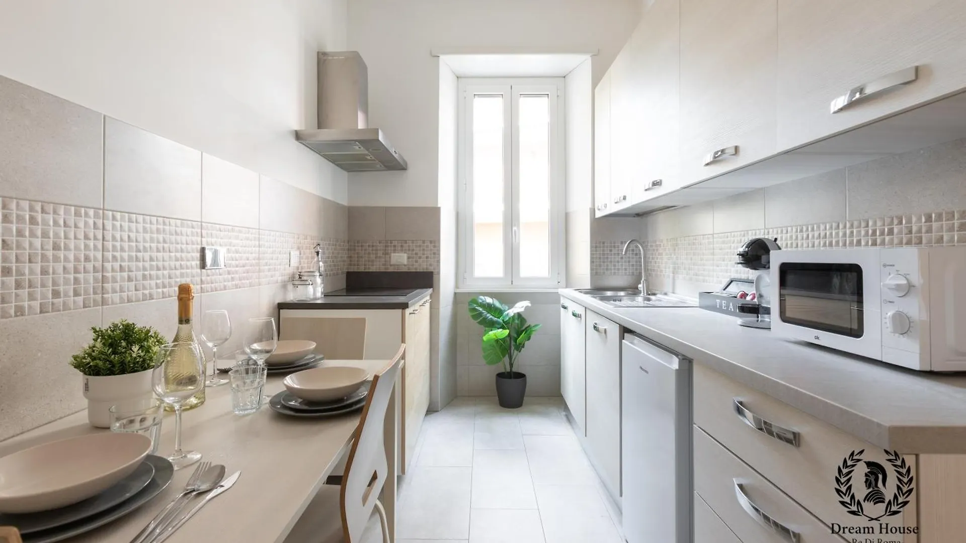 Dream House Re Di Roma - 50Mt To Metro Station, Central Position, 4Pax, 2Bdr Italy