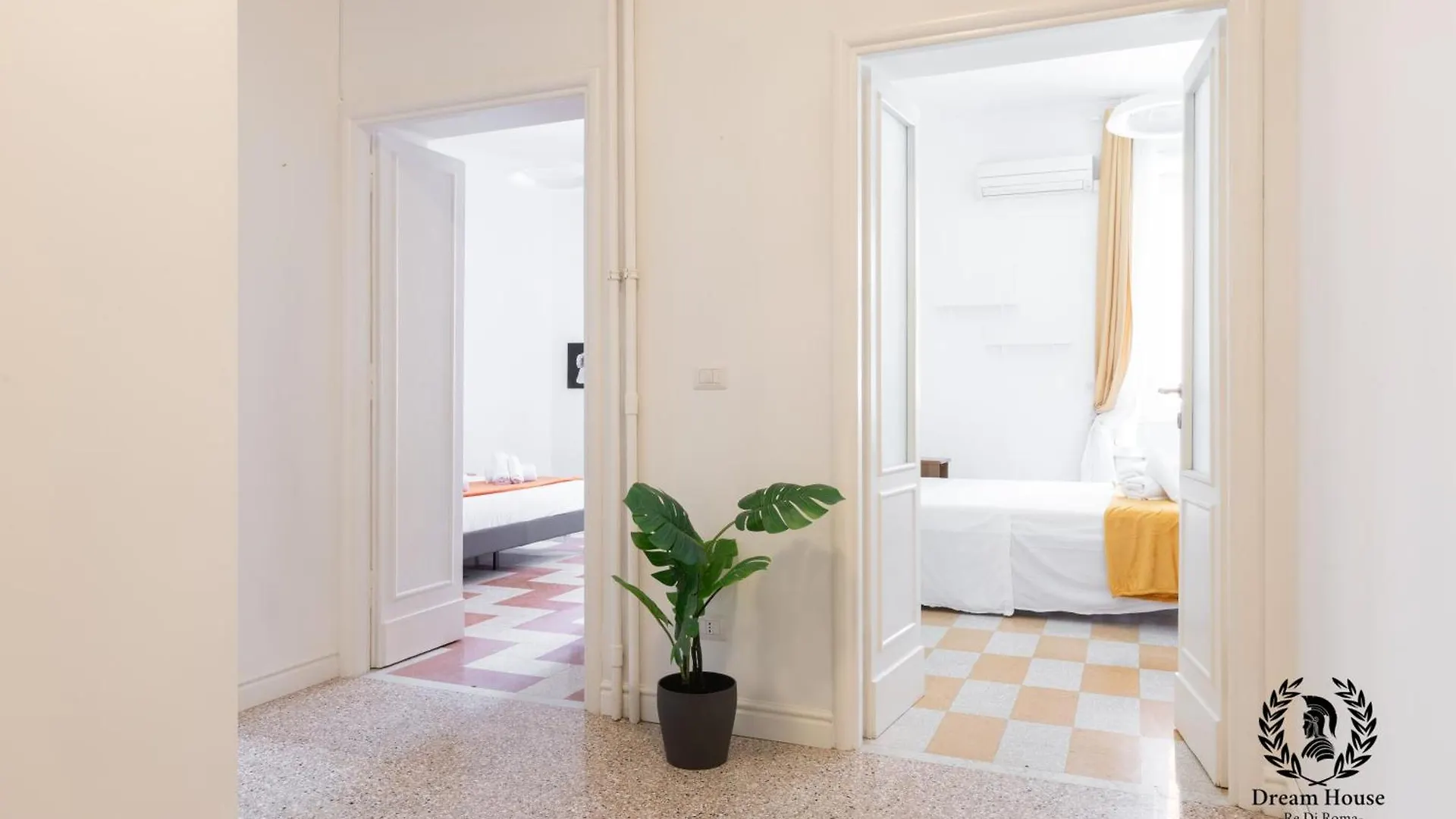 Dream House Re Di Roma - 50Mt To Metro Station, Central Position, 4Pax, 2Bdr Apartment