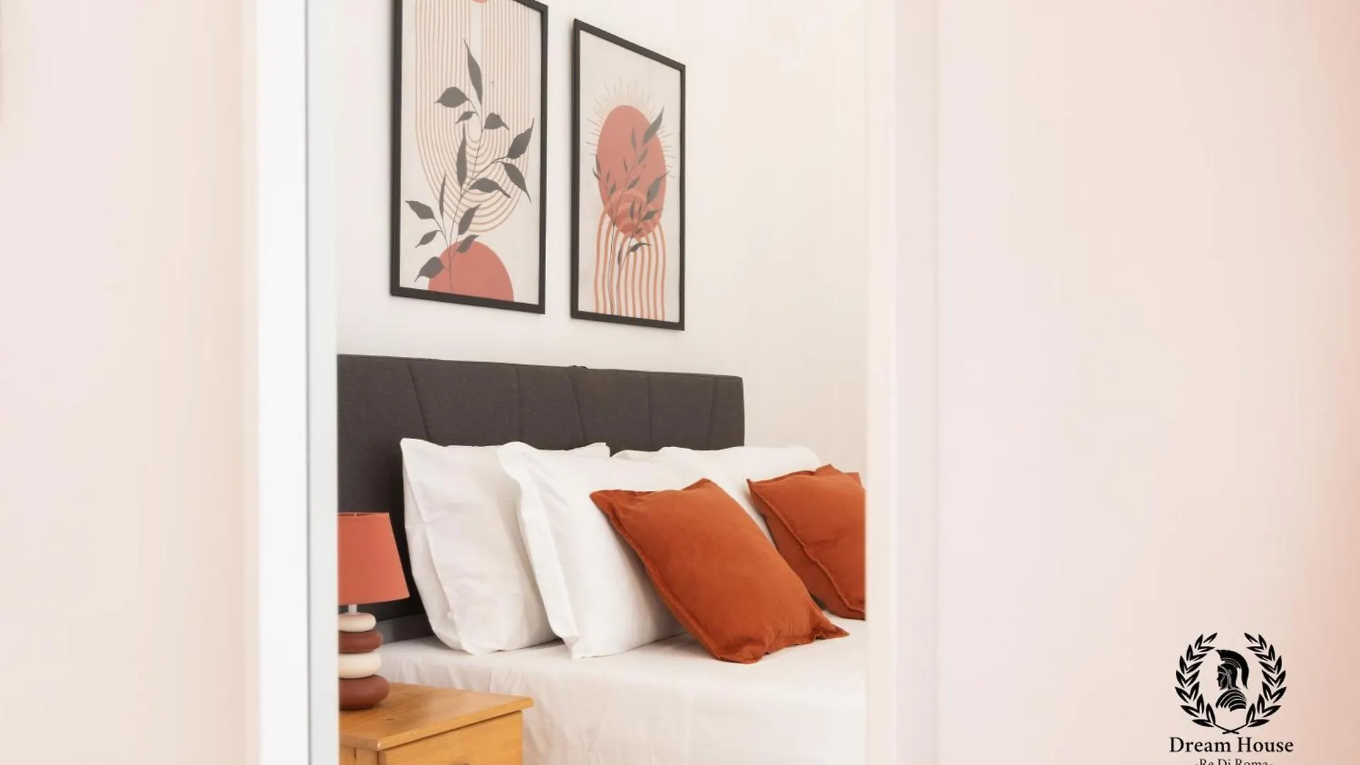 Apartment Dream House Re Di Roma - 50Mt To Metro Station, Central Position, 4Pax, 2Bdr