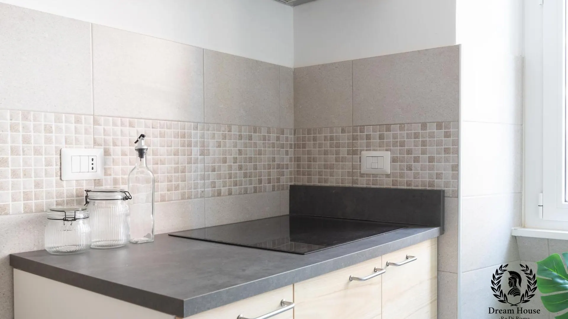Dream House Re Di Roma - 50Mt To Metro Station, Central Position, 4Pax, 2Bdr Apartment Rome