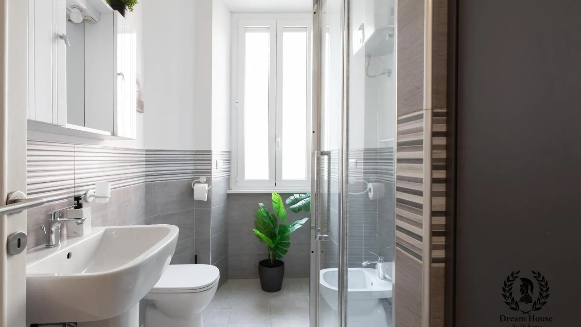 Dream House Re Di Roma - 50Mt To Metro Station, Central Position, 4Pax, 2Bdr