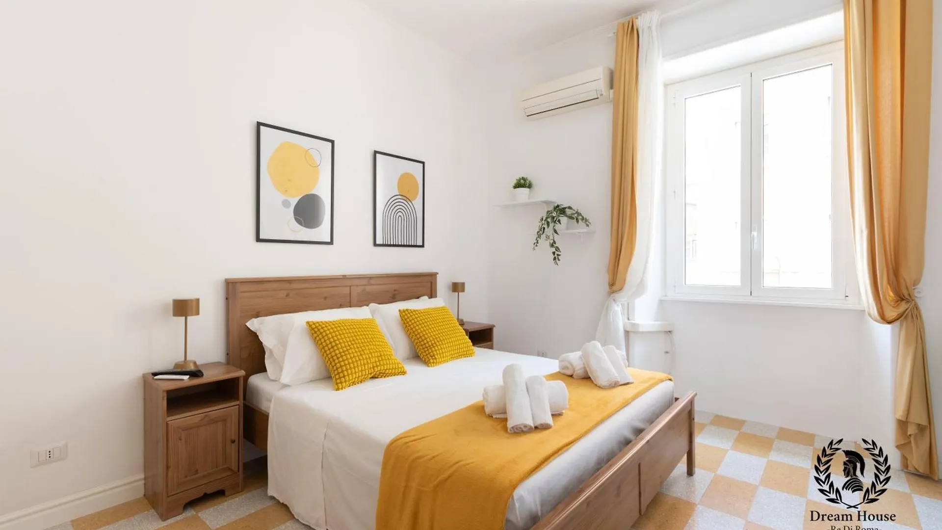 Apartment Dream House Re Di Roma - 50Mt To Metro Station, Central Position, 4Pax, 2Bdr Italy