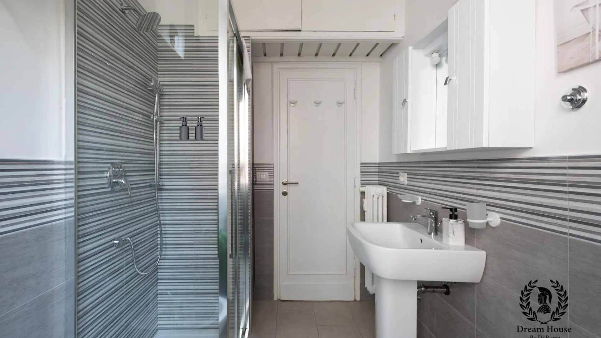 Dream House Re Di Roma - 50Mt To Metro Station, Central Position, 4Pax, 2Bdr Apartment