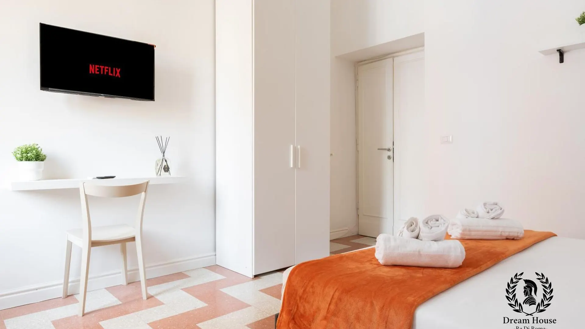 Apartment Dream House Re Di Roma - 50Mt To Metro Station, Central Position, 4Pax, 2Bdr Italy
