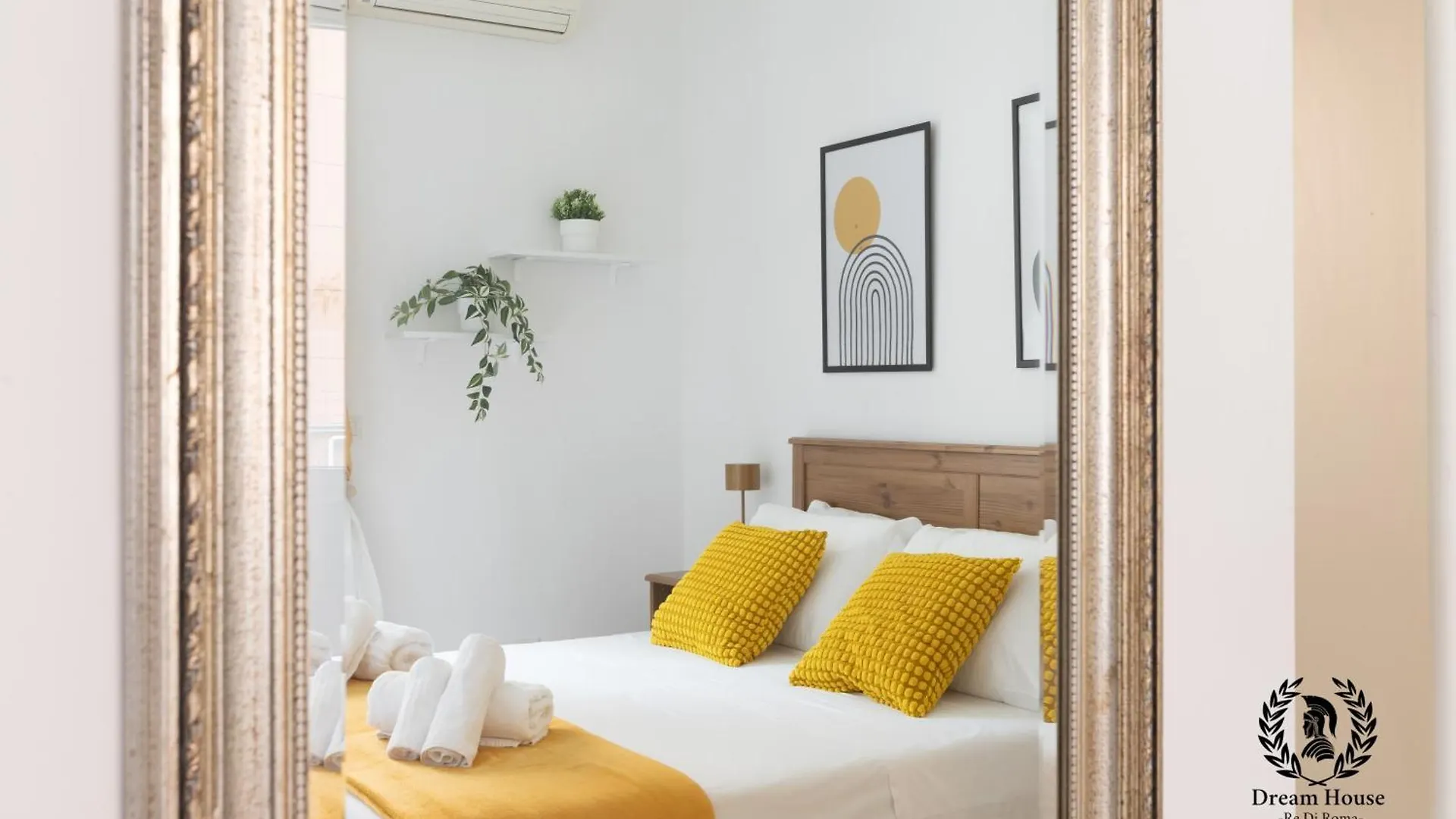 Apartment Dream House Re Di Roma - 50Mt To Metro Station, Central Position, 4Pax, 2Bdr